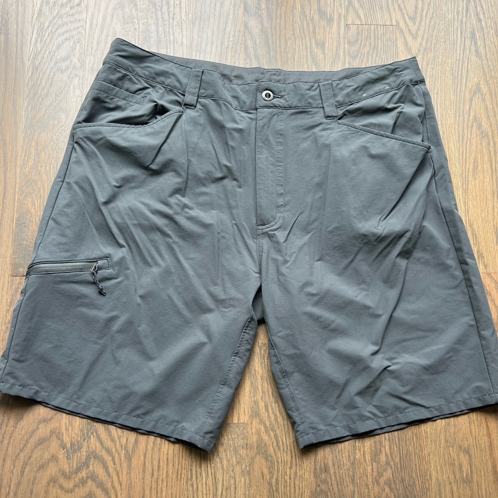 Patagonia Quandary Shorts 10" Men's Size 40